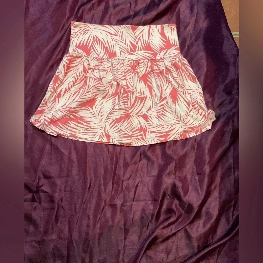 Victoria's Secret (Moda International) pink and white skirt. Size M. Never worn.